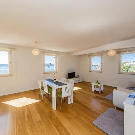 Beachfront Nehaj Kastel Apartment Kastela