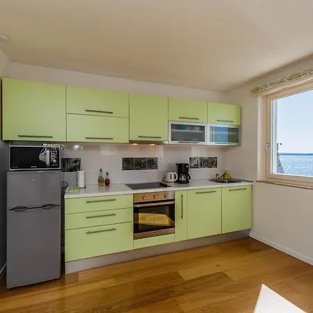 Beachfront Nehaj Kastel Apartment