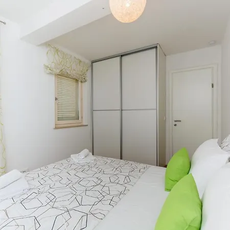 Beachfront Nehaj Kastel Apartment Kastela